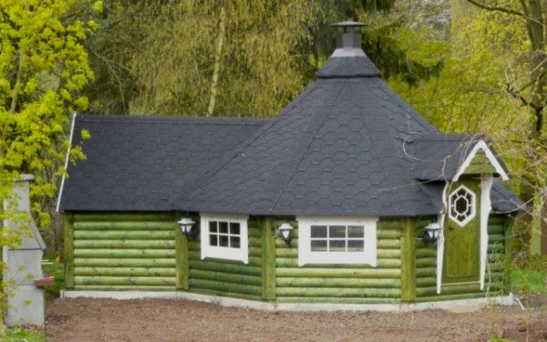 painted green 16.5 m2 grill house 